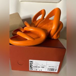 Camper Sandal , worn twice . Size says us 9 & im actually a 7 1/2